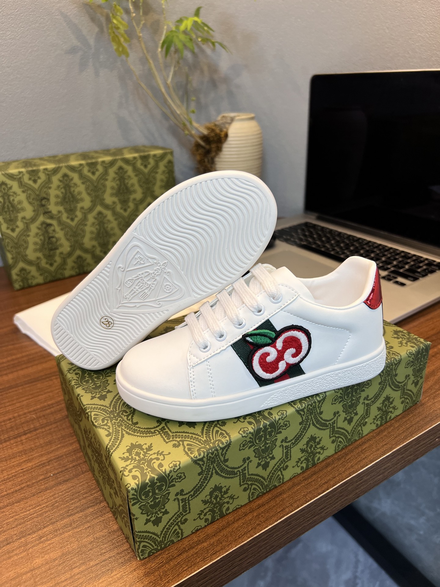 Children's shoes child